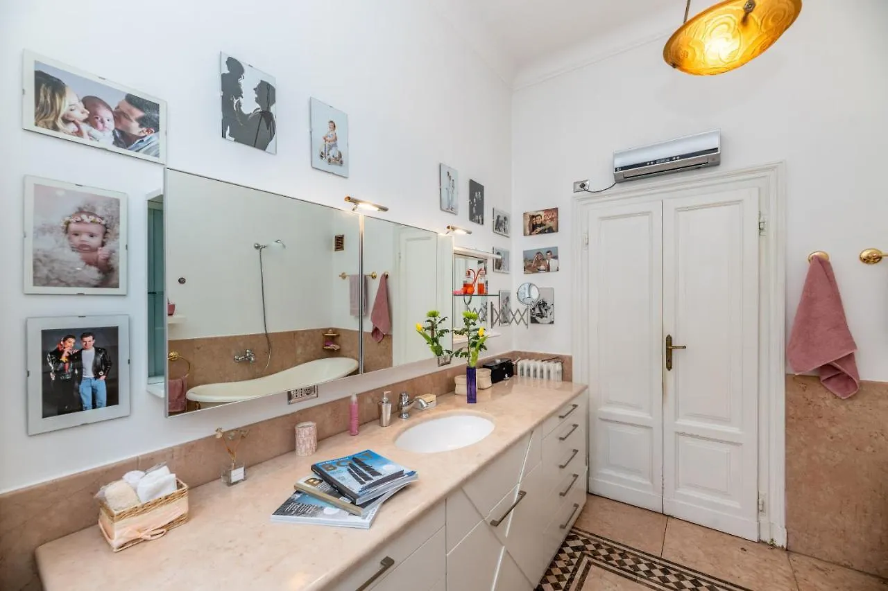 Very Central In Cadorna Station Area! Excellent If You Arrive From Malpensa Airport Milan Apartment