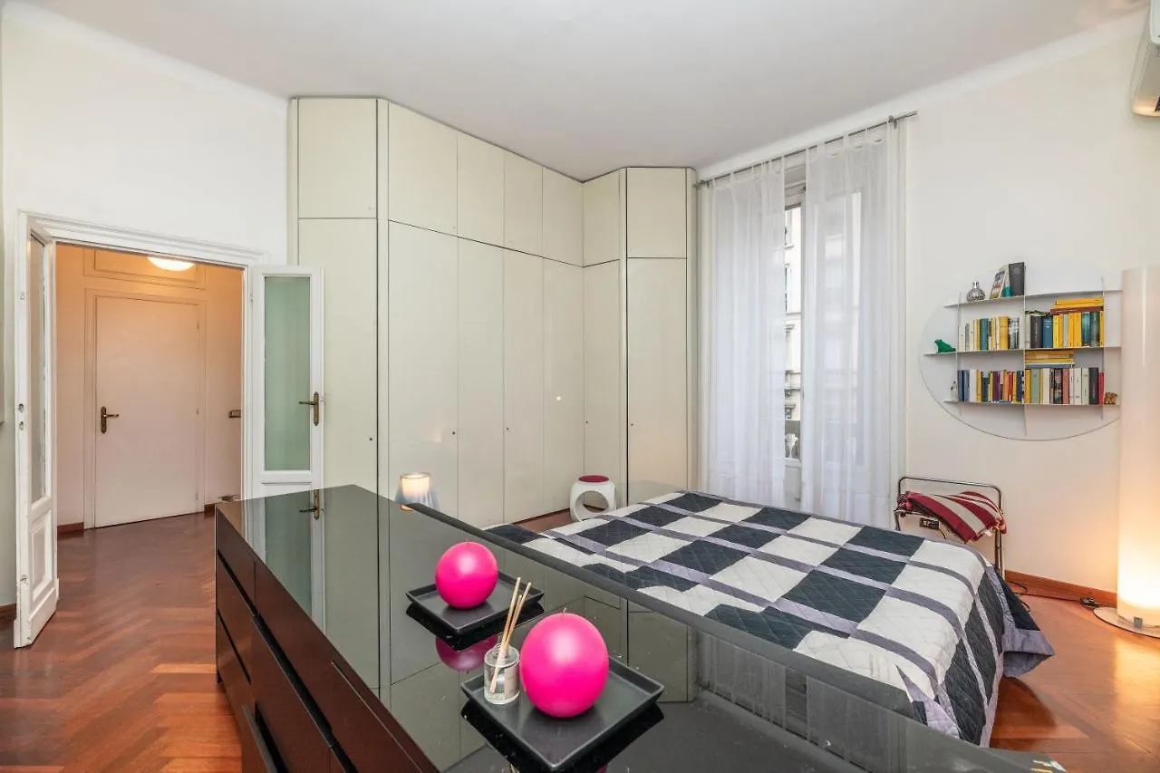 Very Central In Cadorna Station Area! Excellent If You Arrive From Malpensa Airport Milan Apartment