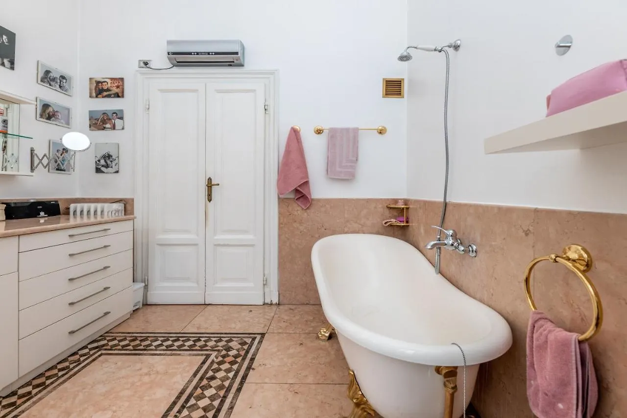 Apartment Very Central In Cadorna Station Area! Excellent If You Arrive From Malpensa Airport Milan