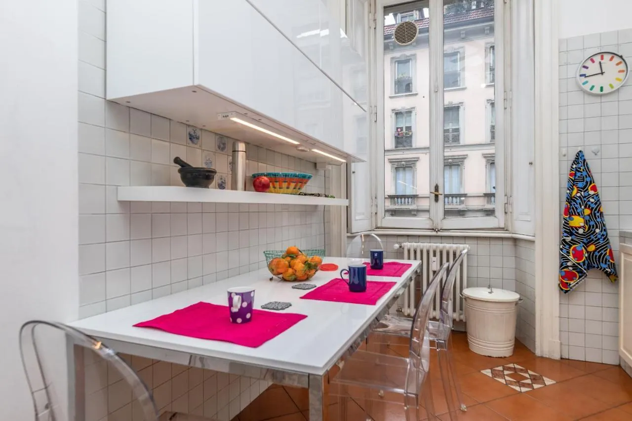 Very Central In Cadorna Station Area! Excellent If You Arrive From Malpensa Airport Milan Apartment