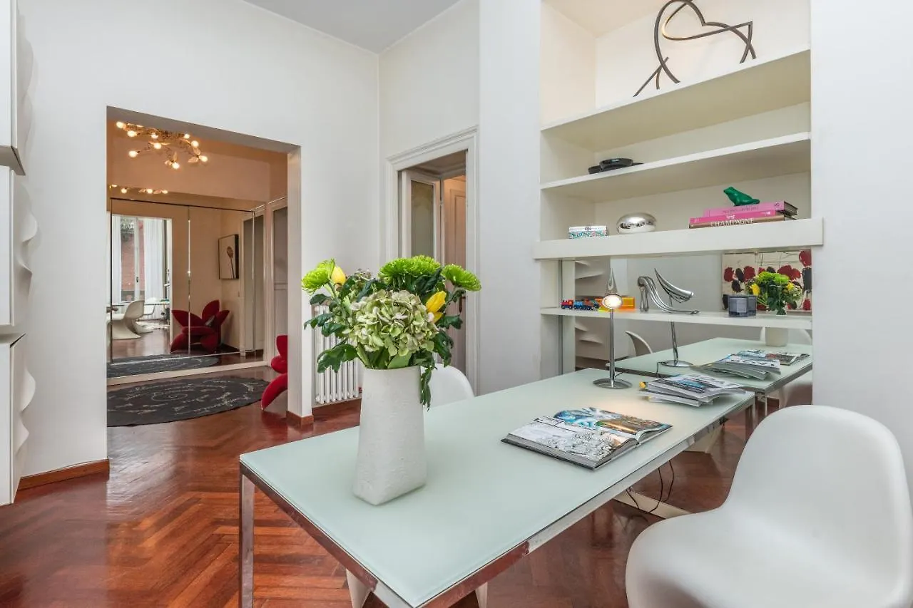 Very Central In Cadorna Station Area! Excellent If You Arrive From Malpensa Airport Milan Apartment