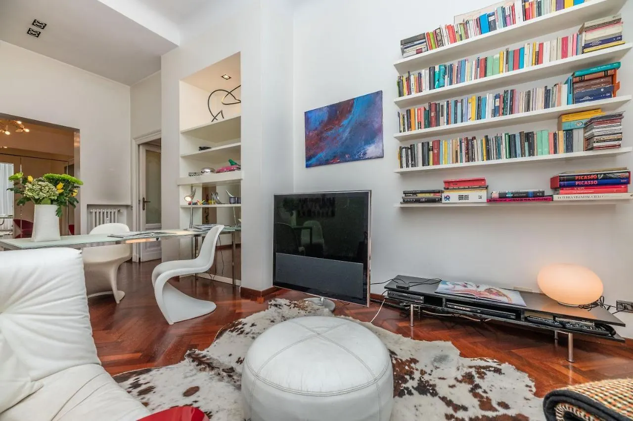 Very Central In Cadorna Station Area! Excellent If You Arrive From Malpensa Airport 밀라노